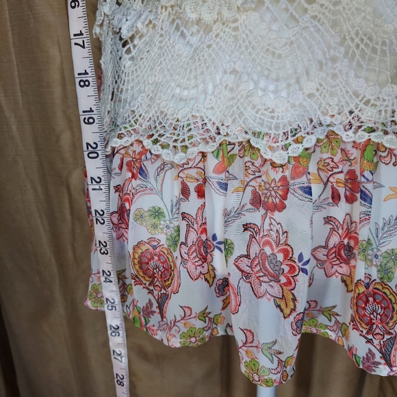 Attar'd State Floral Lace Back Top Size S - Picture 5 of 9